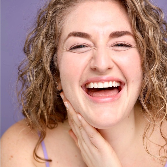 Meet your Posher, Coryn - Picture 1 of 1